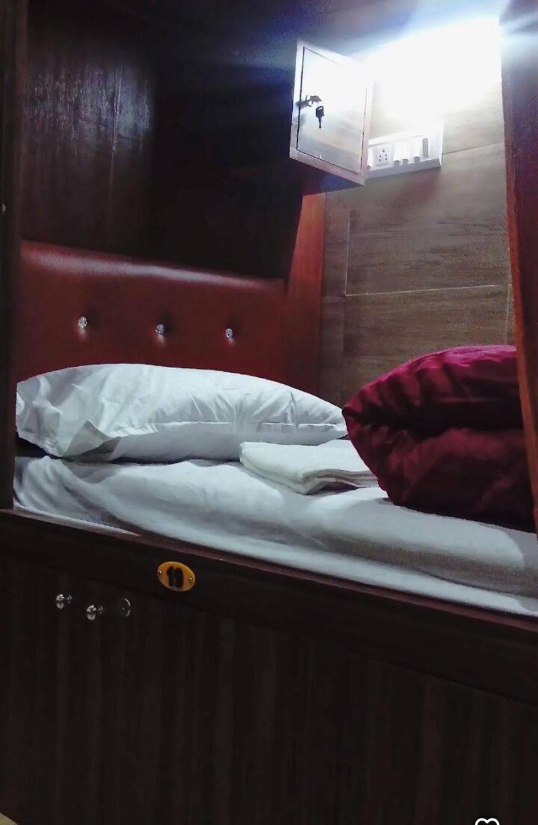 Unibed Dormitory Мумбаї Екстер'єр фото