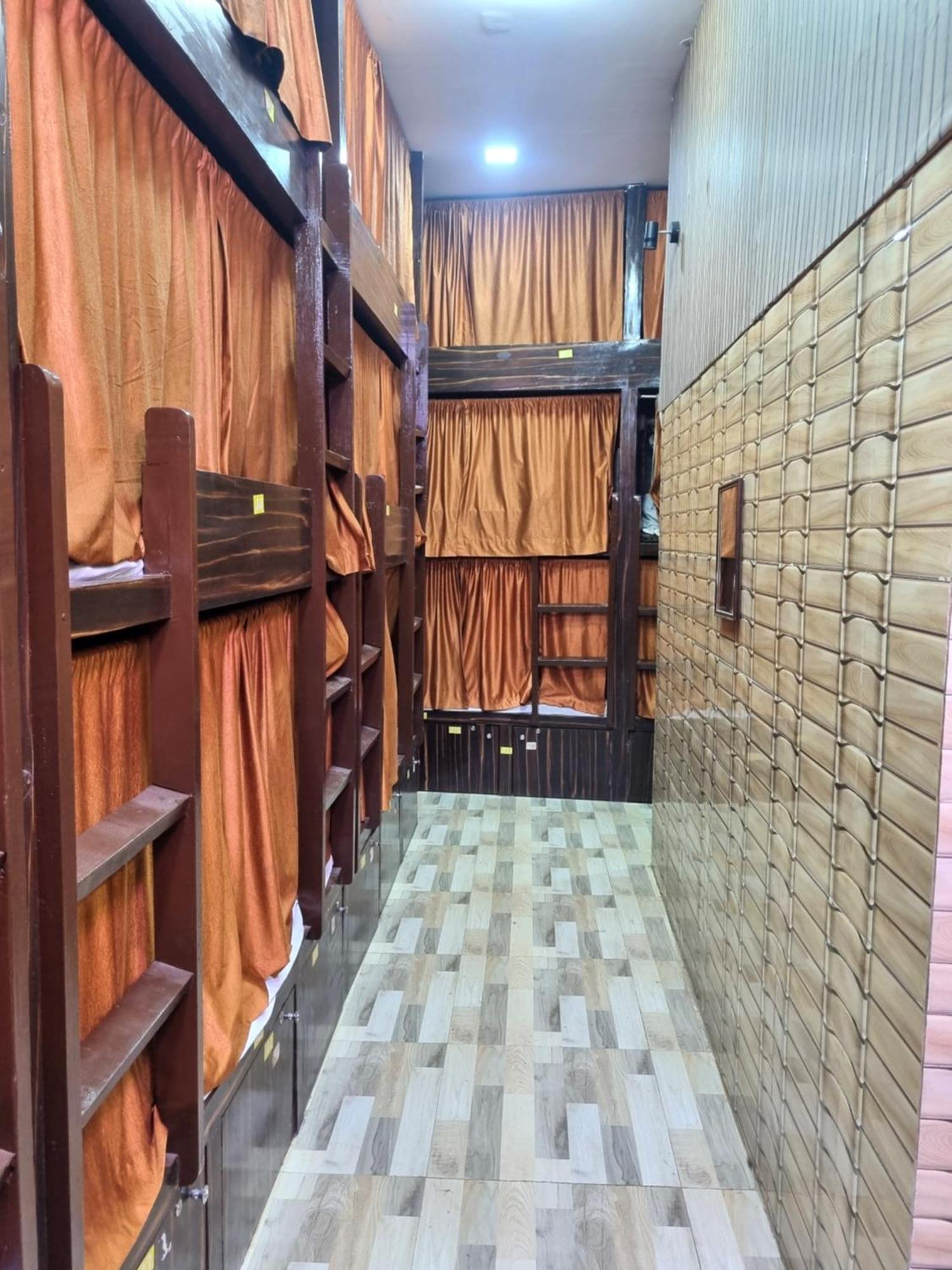 Unibed Dormitory Мумбаї Екстер'єр фото