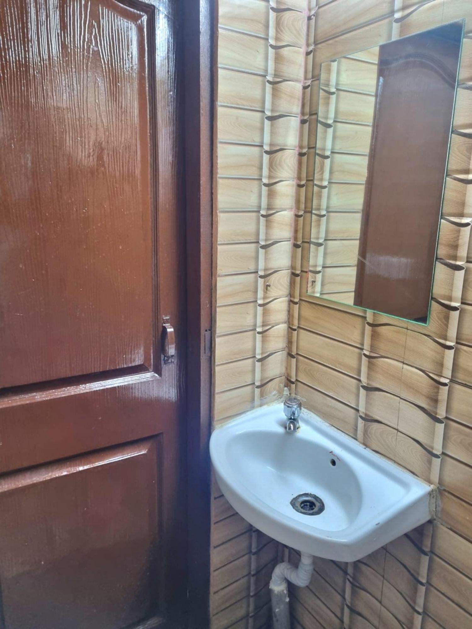 Unibed Dormitory Мумбаї Екстер'єр фото