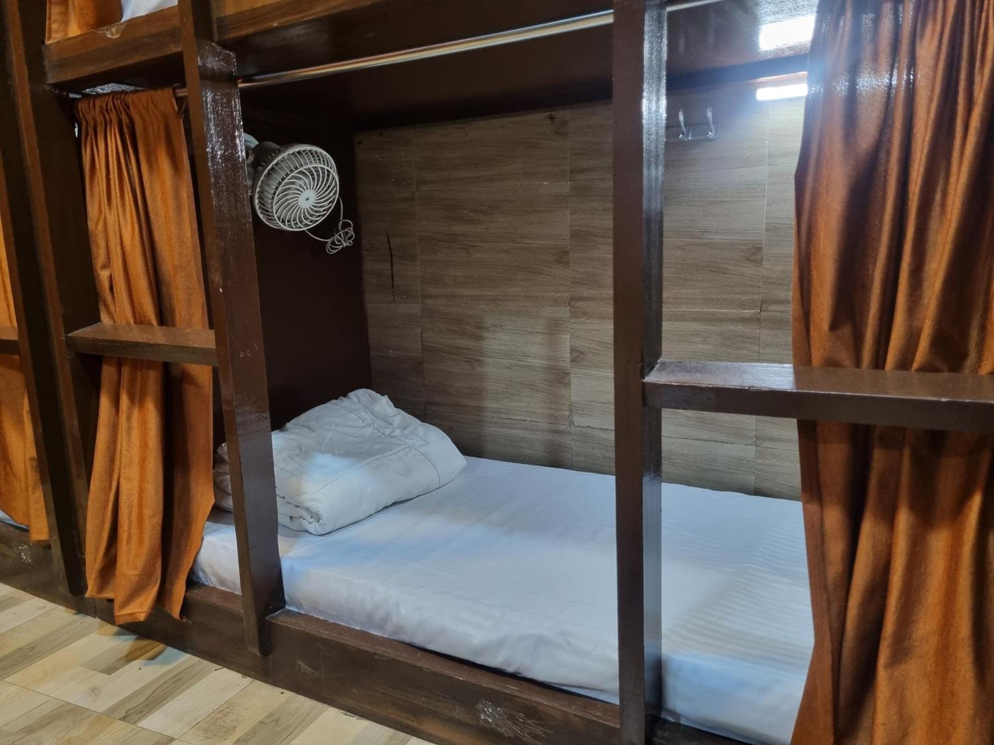 Unibed Dormitory Мумбаї Екстер'єр фото